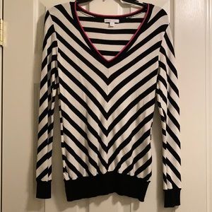 🧡 NY&C Fitted Women’s V-neck Sweater (size S)